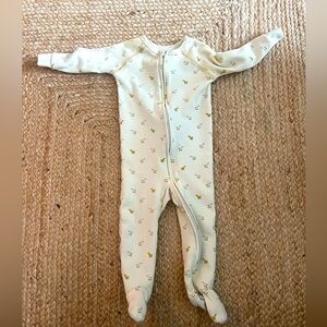 A cute chick print 🐥 Pehr sleeper for 6-12 months. EUC.